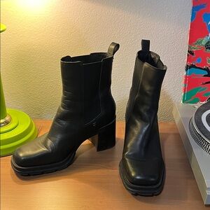 Leather Chunky Heel square toe boots - black